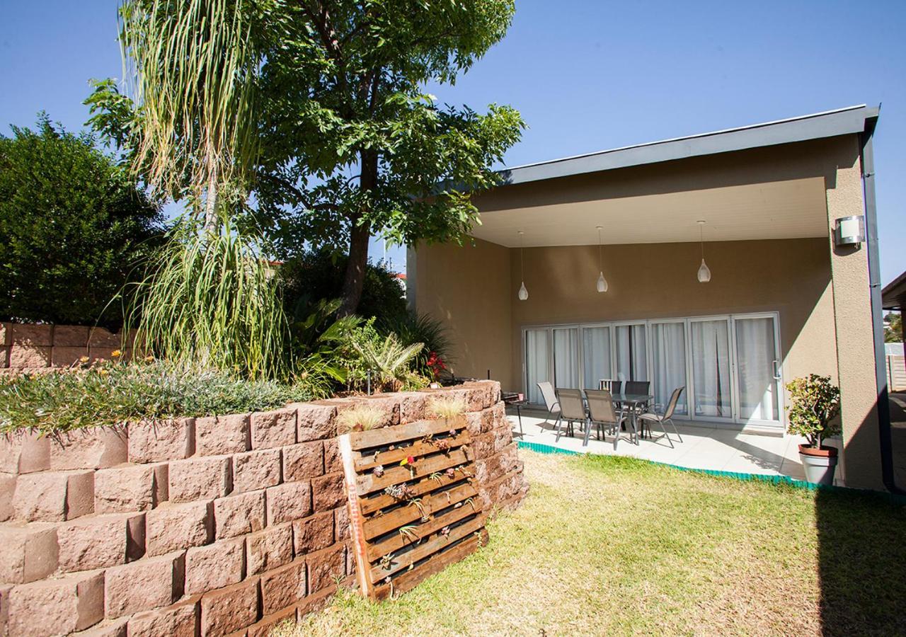 Rnb'S Studio Apartment Windhoek Dış mekan fotoğraf