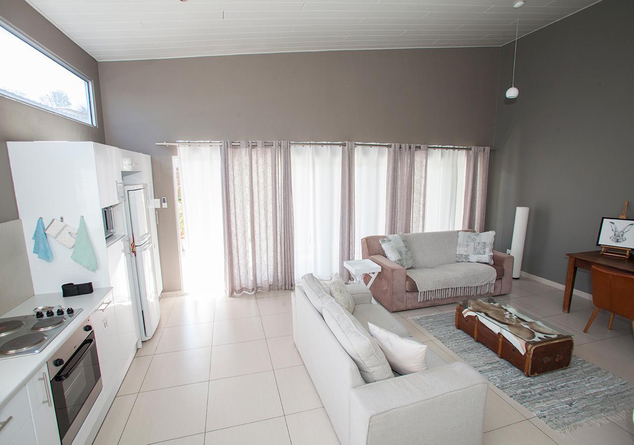 Rnb'S Studio Apartment Windhoek Dış mekan fotoğraf