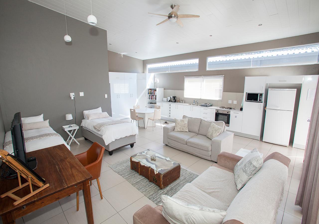 Rnb'S Studio Apartment Windhoek Dış mekan fotoğraf