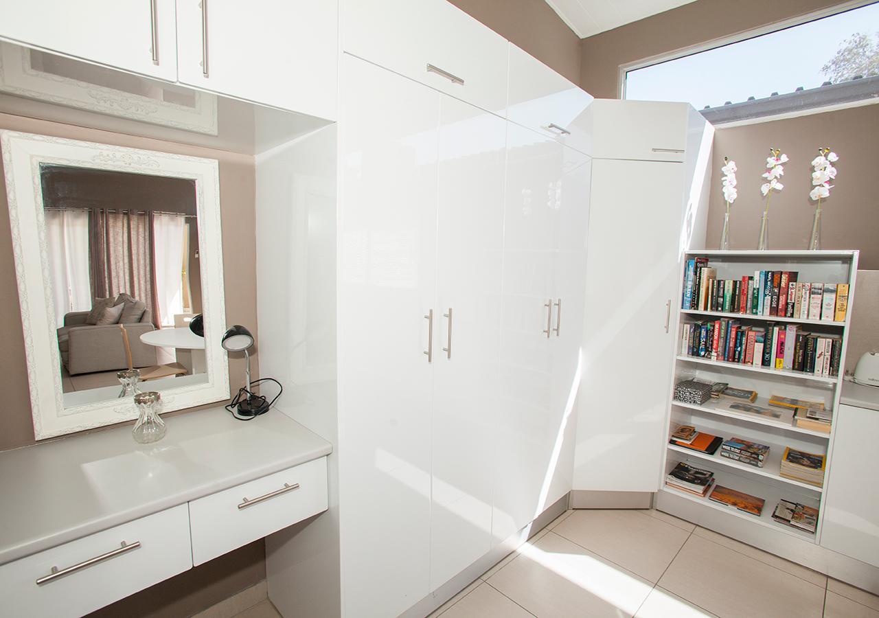 Rnb'S Studio Apartment Windhoek Dış mekan fotoğraf