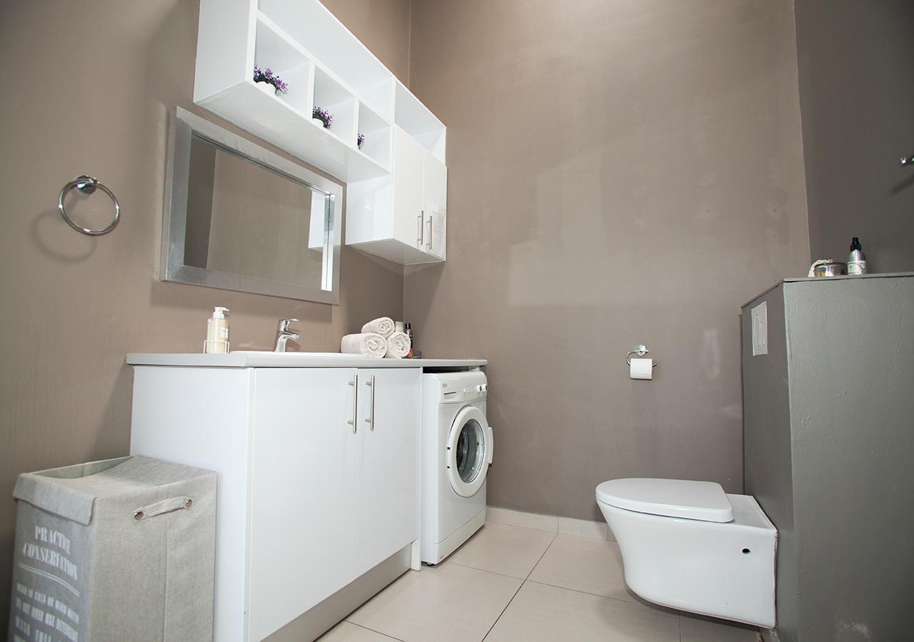 Rnb'S Studio Apartment Windhoek Dış mekan fotoğraf
