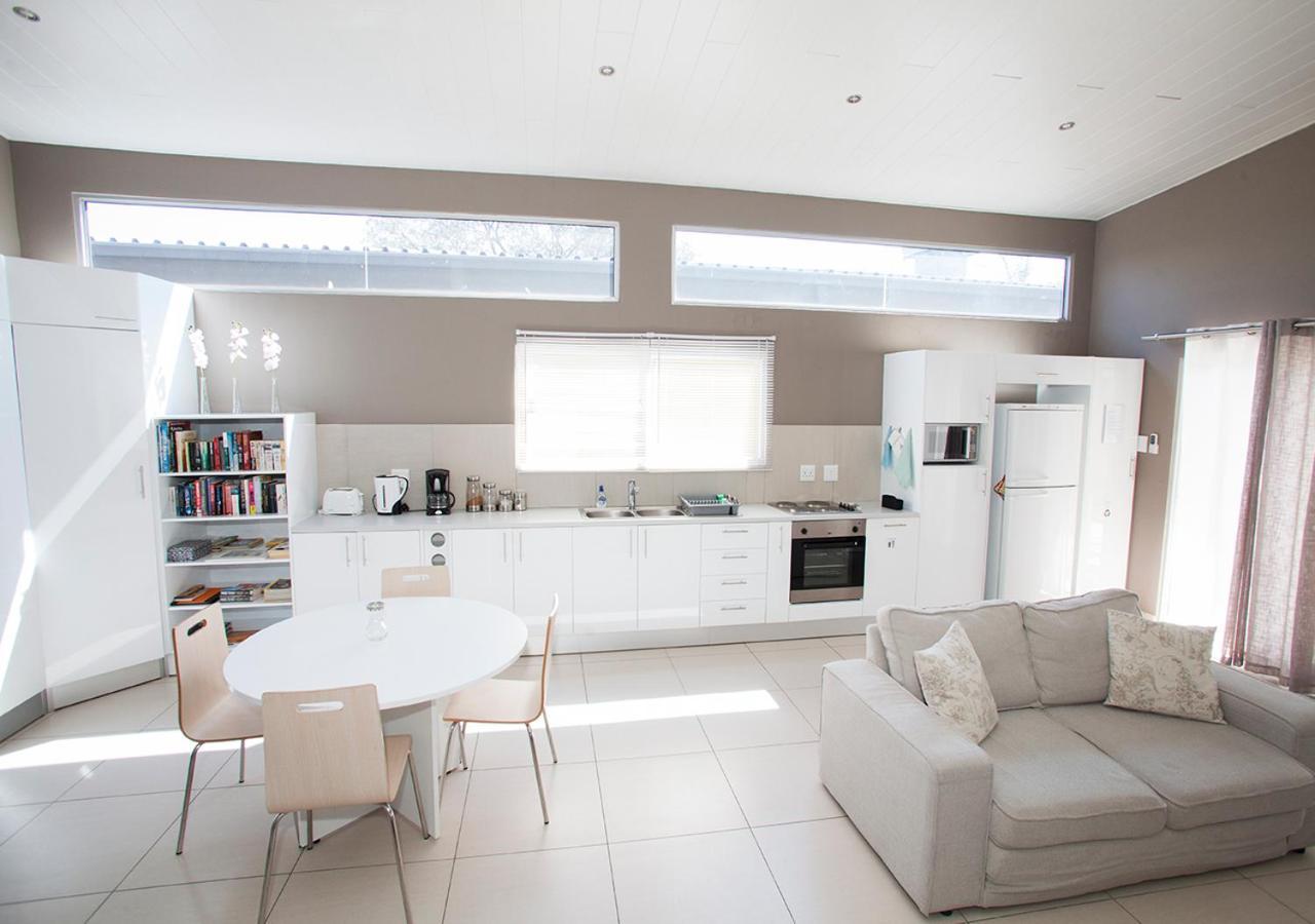 Rnb'S Studio Apartment Windhoek Dış mekan fotoğraf