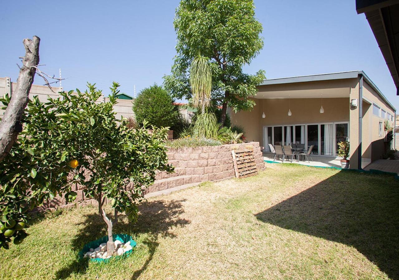 Rnb'S Studio Apartment Windhoek Dış mekan fotoğraf