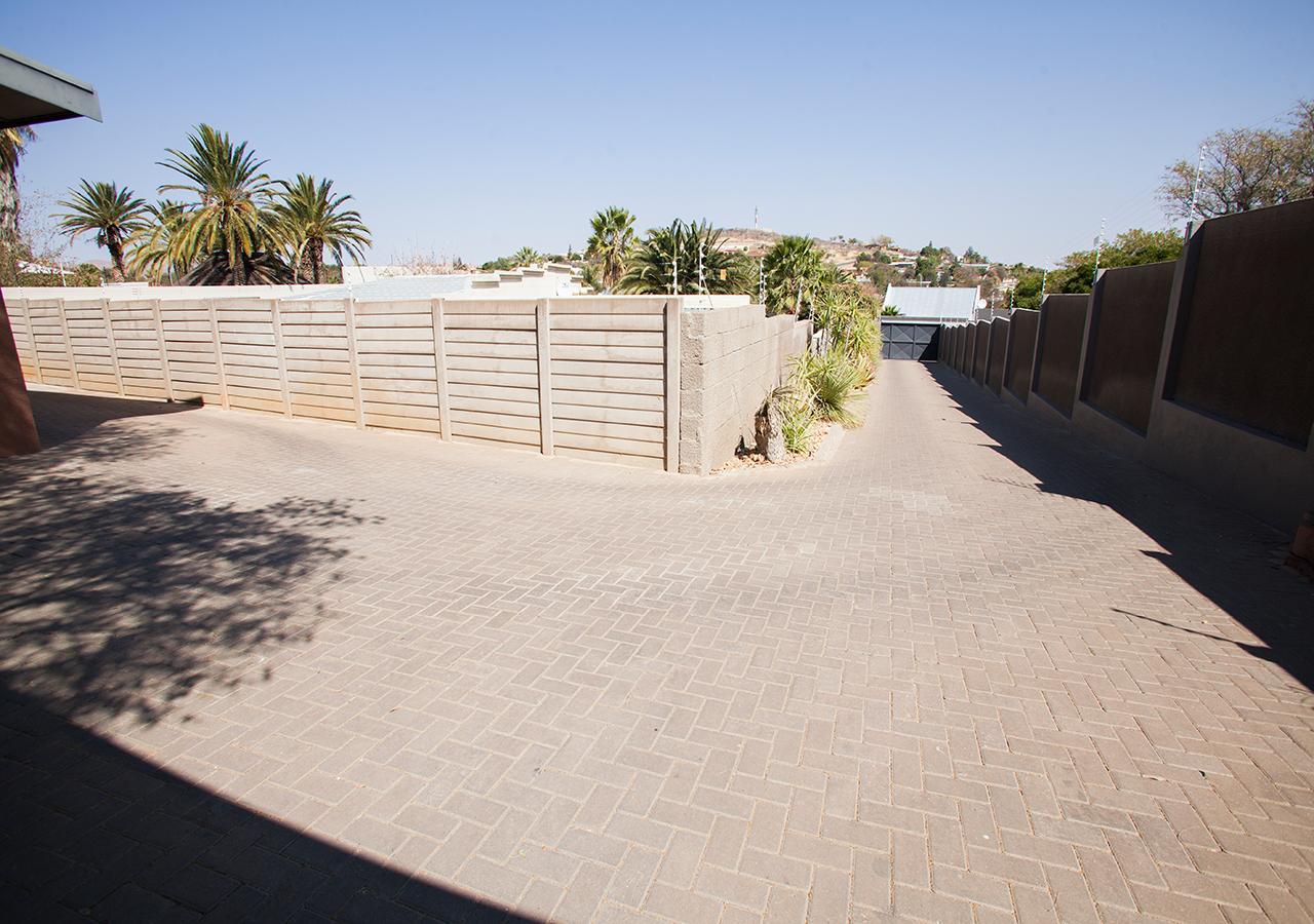 Rnb'S Studio Apartment Windhoek Dış mekan fotoğraf