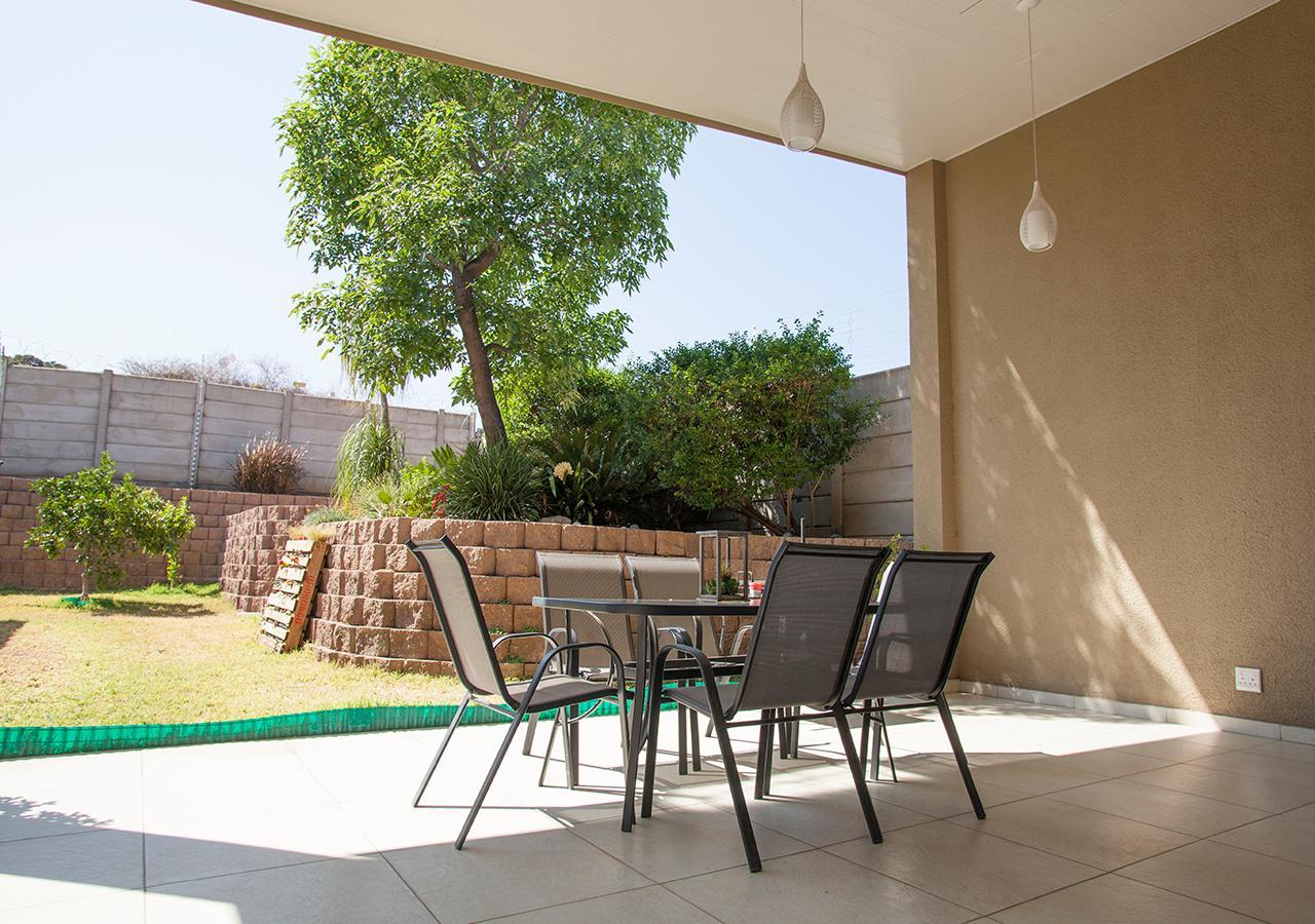 Rnb'S Studio Apartment Windhoek Dış mekan fotoğraf