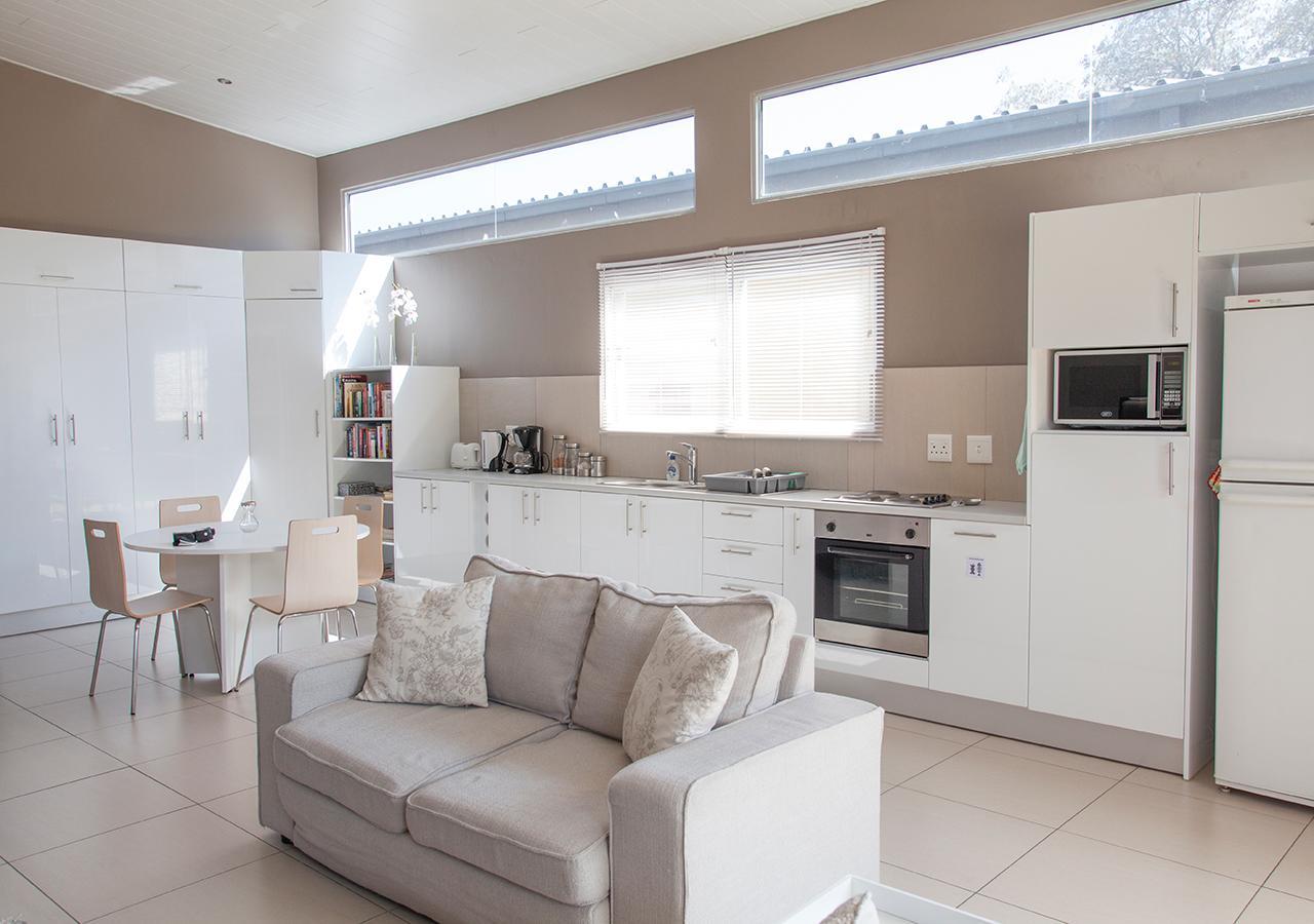 Rnb'S Studio Apartment Windhoek Dış mekan fotoğraf