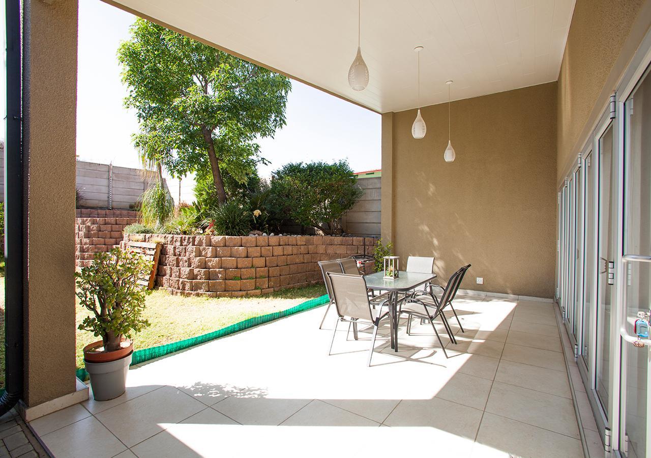 Rnb'S Studio Apartment Windhoek Dış mekan fotoğraf