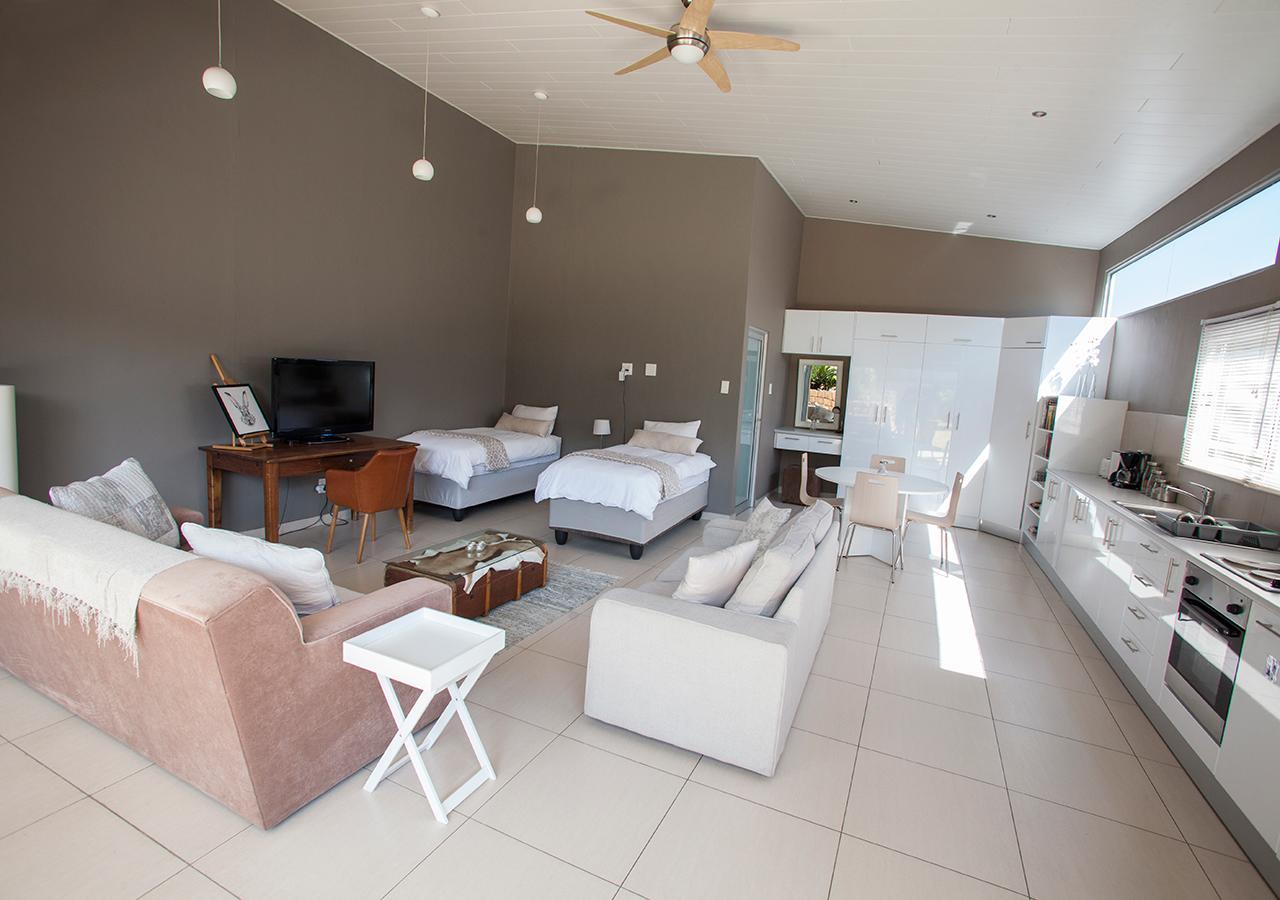 Rnb'S Studio Apartment Windhoek Dış mekan fotoğraf