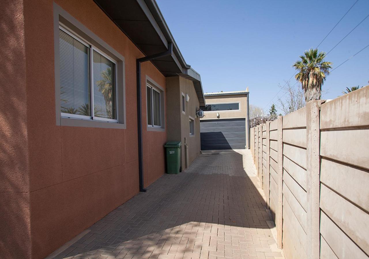 Rnb'S Studio Apartment Windhoek Dış mekan fotoğraf