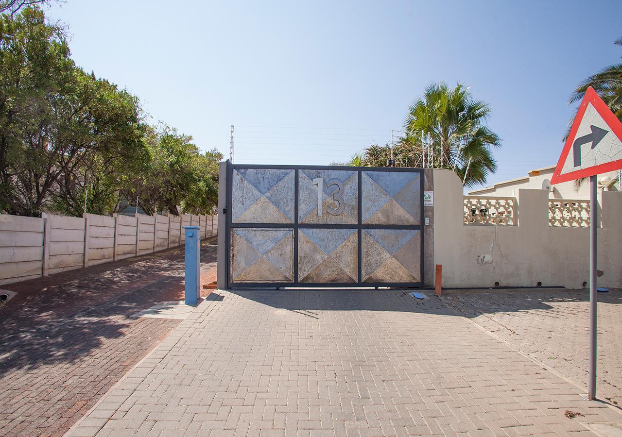 Rnb'S Studio Apartment Windhoek Dış mekan fotoğraf